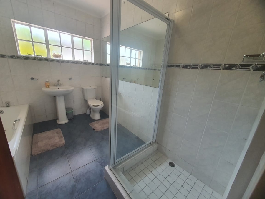 To Let 3 Bedroom Property for Rent in Beacon Bay Eastern Cape